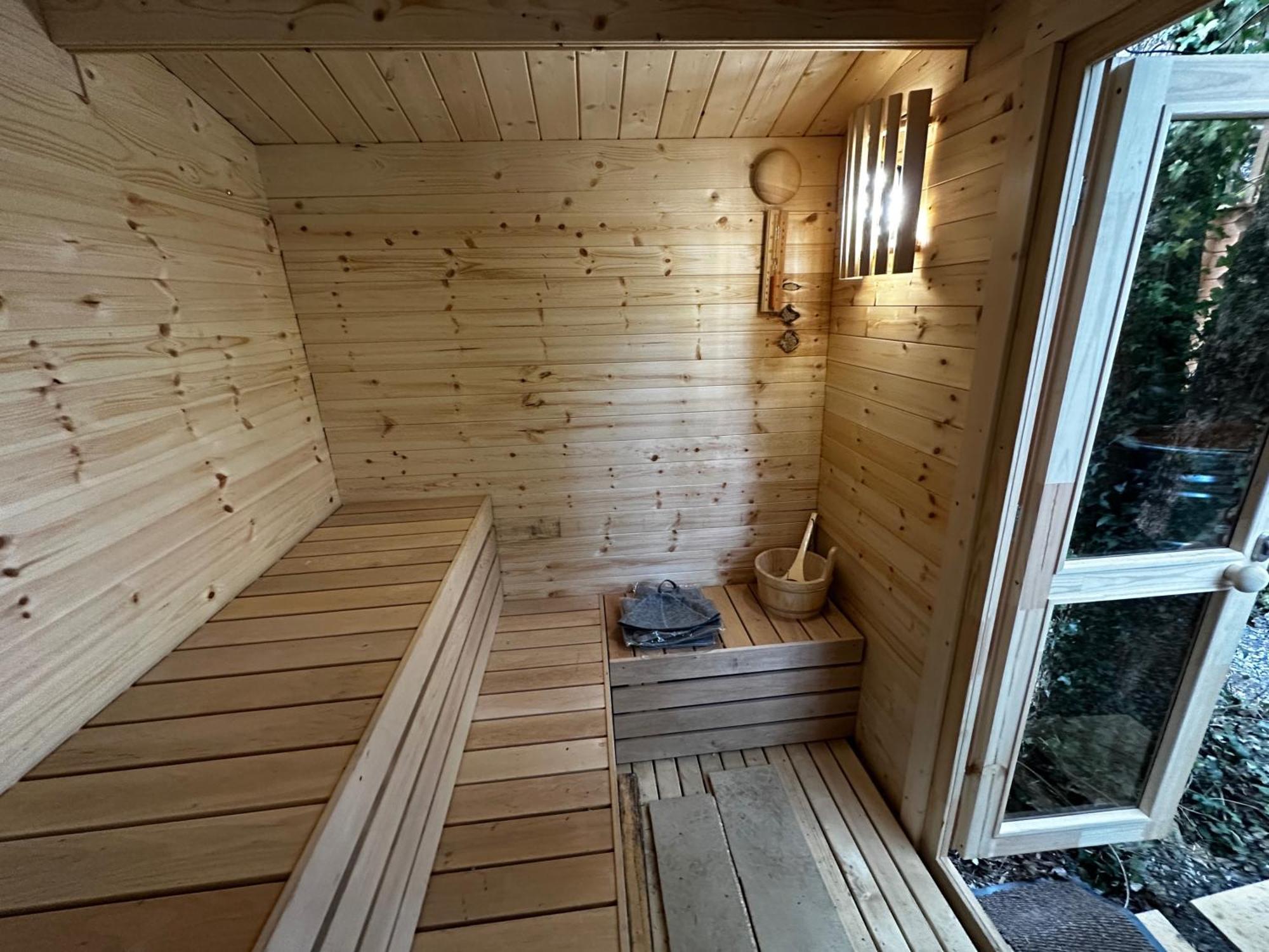 Retro Private Lodge With Hot Tub Nr Dartmoor Newton Abbot Exterior photo